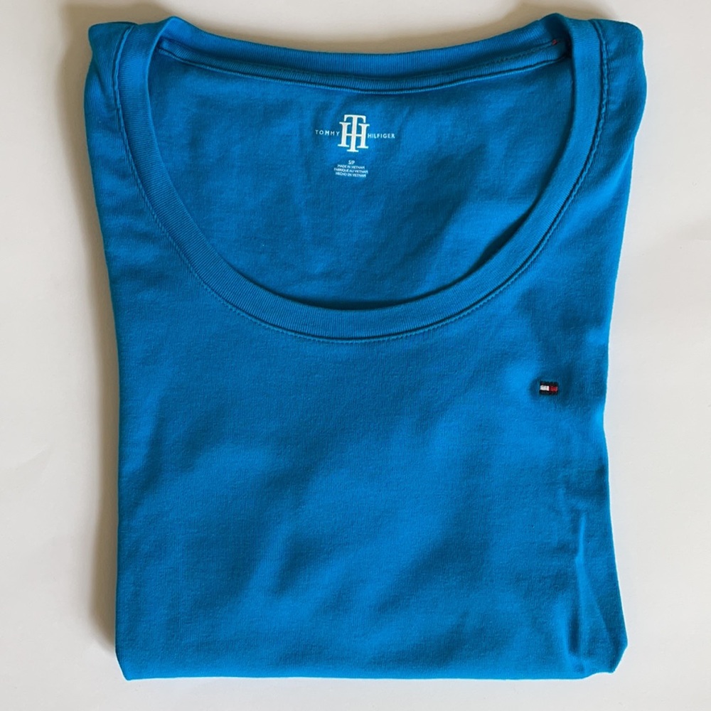 Tommy Hilfiger Scoop Neck Tee - Picture 5 of 6